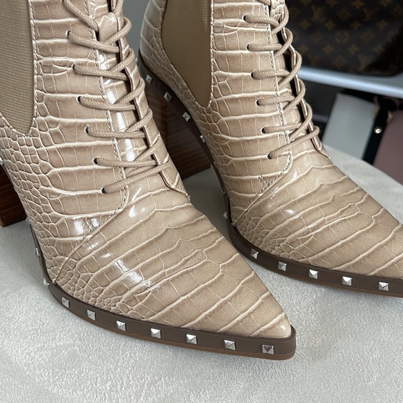 Charles David Debate Bootie - Picture 5 of 10